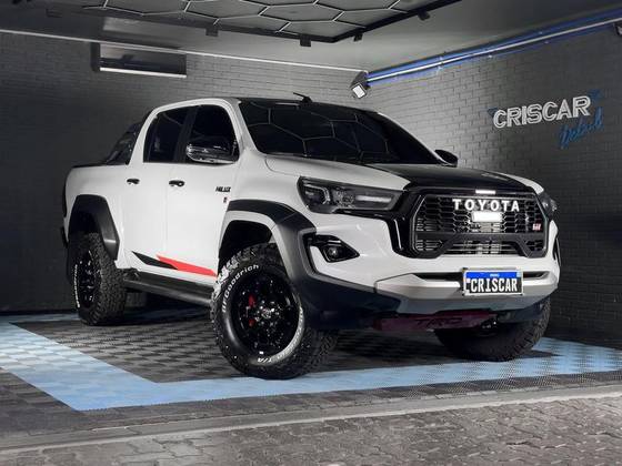 TOYOTA HILUX 2.8 D-4D TURBO DIESEL CD GR-S 4X4 AUTOMÁTICO TOYOTA HILUX 2.8 D-4D TURBO DIESEL CD GR-S 4X4 AUTOMÁTICO